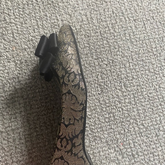 Caparros gold and black flats SIZE 8 - Picture 2 of 2
